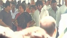 Shah Rukh Khan Father-In-Law Passes Away, Actor Attends Funeral In Delhi
