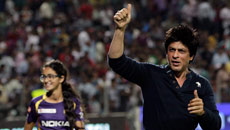 Shah Rukh Arrives At Eden To Loud Cheers