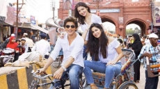 SRK Head Out For Rickshaw Ride With 'Zero' Ladies Katrina, Anushka