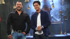 Salman, SRK Relive 'Karan Arjun' Moment On TV Show