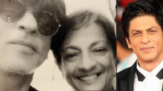 Shah Rukh Khan, Tanuja Take Selfie