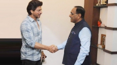 Shah Rukh Khan Meets Gujarat Chief Minister