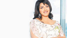 After book on dad, Sunaina to write about brother Hrithik?