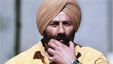 Sunny loves his first Haryanvi Gangster Look