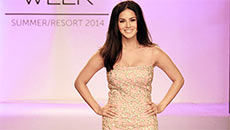 Sunny Leone scorches ramp at Lakme Fashion Week