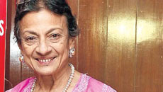 Veteran actress Tanuja discharged from hospital