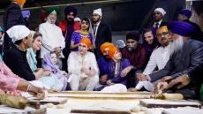 WATCH: Chef Vikas Khanna Just Taught The Trudeaus How To Make Rotis At The Golden