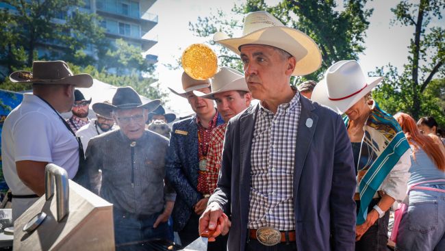 Carney perfects flipping Stampede flapjacks as separatists host similar breakfast