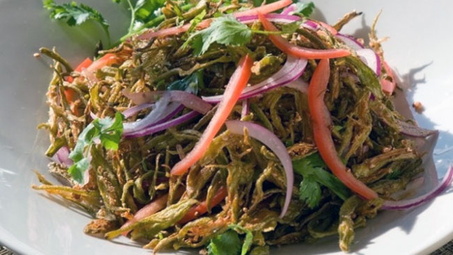 Crispy Okra Salad (Kararee Bhindi)