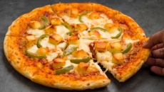 Paneer Makhani Pizza