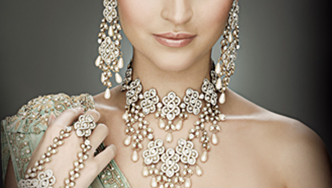 Diamonds & Crystals: A South Asian Bride’s Must Haves