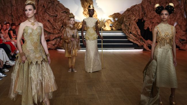 Stéphane Rolland lets couture speak for itself with space-age glamor