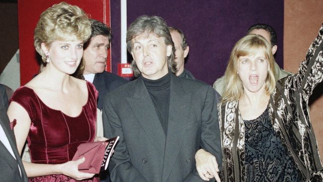 Valentino, designer whose gowns made royals and movie stars feel beautiful, dies at 93