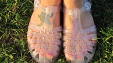 Kimonos, jelly sandals must have for your holiday wardrobe