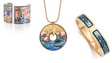 Enjoy Art Through Accessories