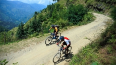 Mountain Bikers Ride High On Himachal Lofty Peaks