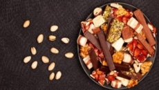 Healthy snack bars to go with your coffee