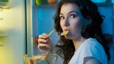 Shun midnight snacking to ward off obesity