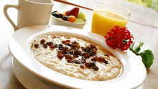 Instant oatmeal in breakfast manages hunger better