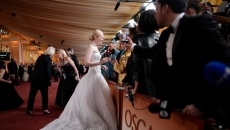 Stars deliver modern and colorful looks on Oscars red carpet