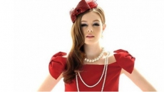 Make-up: Go red, gold for X-mas party