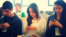 Smartphones engage young Americans, entertain Koreans