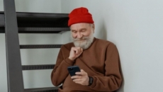 Look for these while buying a phone for elderly