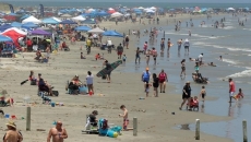 Planning for summer beach days? Docs share virus safety tips