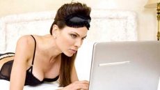 Women hooked to texting, men can't live without Facebook