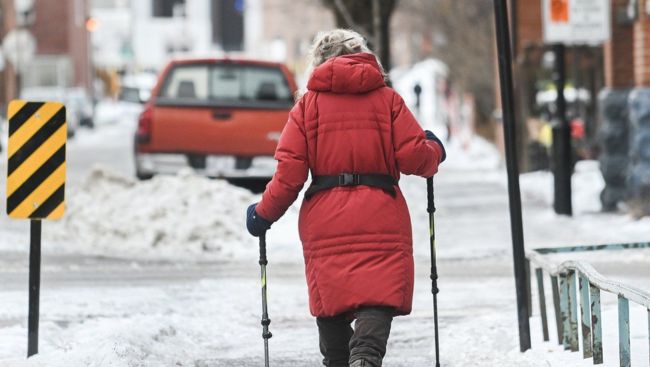 Sharp rise in 911 calls in Montreal as wintry weather hits Eastern Canada