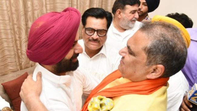 AAP celebrates victories in by-elections in Punjab, Gujarat