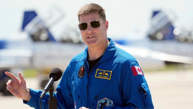 'Be in that moment': Astronaut Jeremy Hansen's wife prepares for his lunar mission