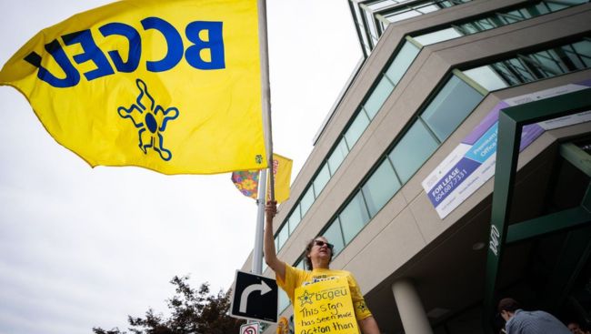 Striking B.C. public service staff to enter non-binding mediation with province