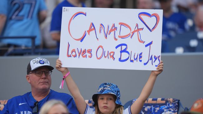 Blue Jays fans arrive in Seattle for Game 3