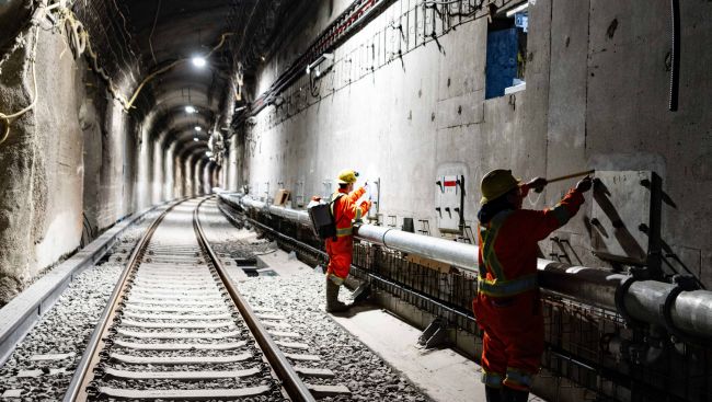 Canada adds surprise 67,000 jobs in October, unemployment rate drops to 6.9%