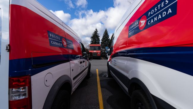 Canada Post union to lift overtime ban, stop delivering flyers