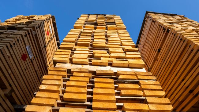 Canadian economy contracted 0.6% in Q4 to cap volatile 2025: StatCan