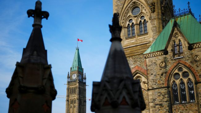 Canadian population edged lower in third quarter as non-permanent residents drop