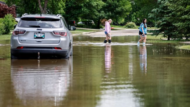 More Canadians now report being affected by extreme weather, poll suggests