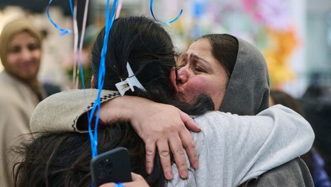 Canadians arriving home from Middle East express frustration with war, evacuations