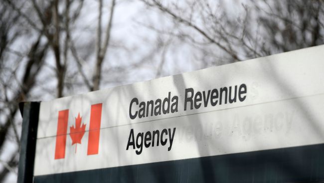 Canadians sitting on $2 billion in uncashed federal cheques: documents