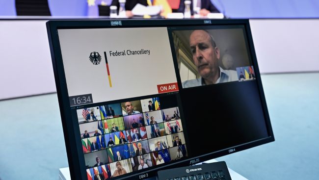 Carney, other world leaders meet ahead of Trump-Putin summit on Ukraine war