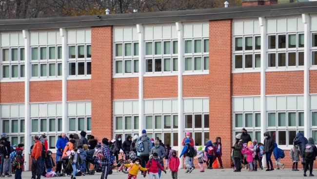 Doctors fear CDC vaccine recommendation changes will fuel vaccine hesitancy in Canada