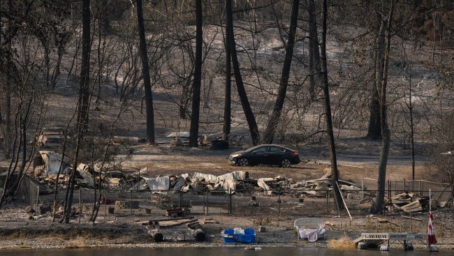 Choking wildfire smoke envelopes Vancouver as heat and lightning pose new risks