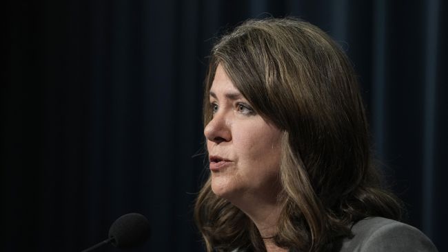 Premier Smith, Alberta Next panel face hecklers, supporters at fiery Edmonton event