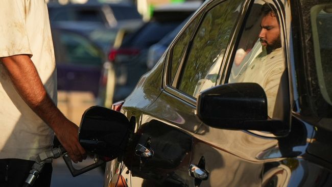 Federal pause on gasoline, diesel tax takes effect today, after Iran fuel price spike