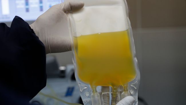 Health Canada reviewing two deaths of plasma donors in Winnipeg, says no link so far