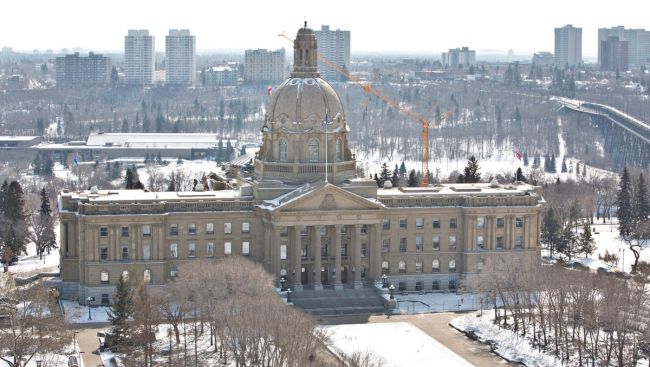 Thousands of Alberta government employees return to offices as hybrid work plan ends