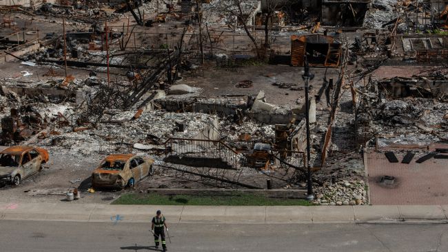 Report says Alberta government created command challenges fighting Jasper wildfire