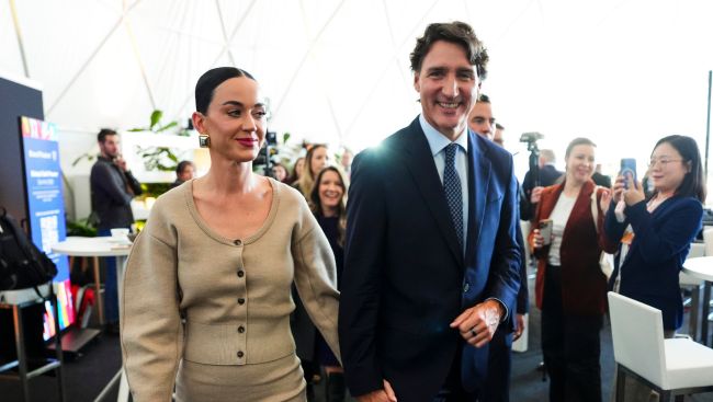 Justin Trudeau, Katy Perry make appearance at World Economic Forum